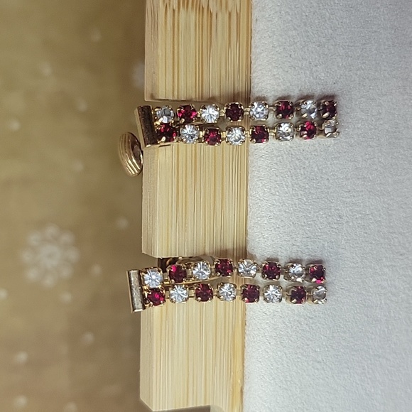 Sparkling Clip on earrings with red stones - Picture 1 of 4